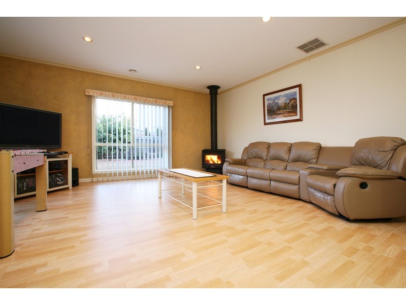 21 Bungarim Wynd, Sydenham VIC 3037