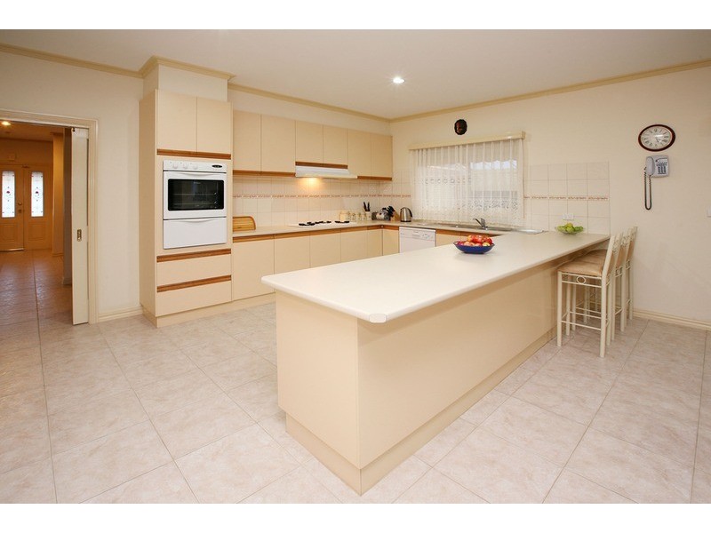 21 Bungarim Wynd, Sydenham VIC 3037