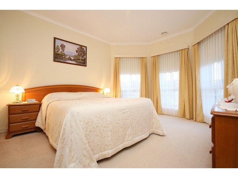 21 Bungarim Wynd, Sydenham VIC 3037