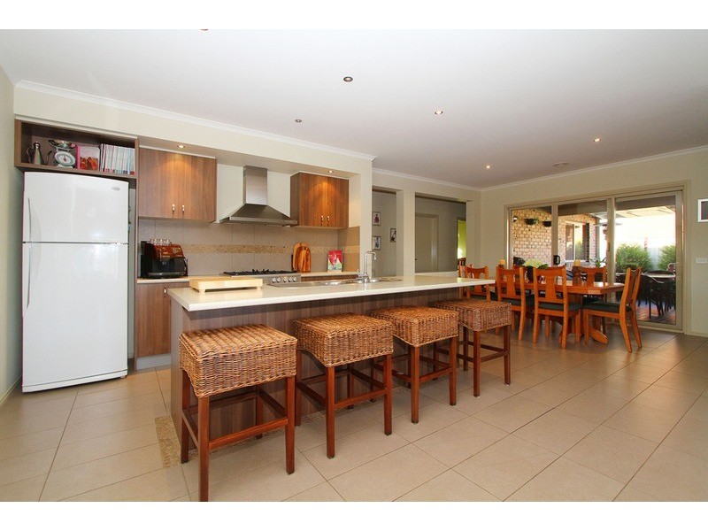 4 Highbury Drive, Hillside VIC 3037