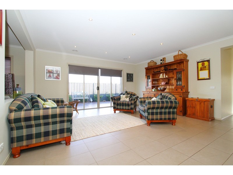 4 Highbury Drive, Hillside VIC 3037