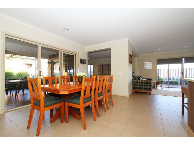4 Highbury Drive, Hillside VIC 3037