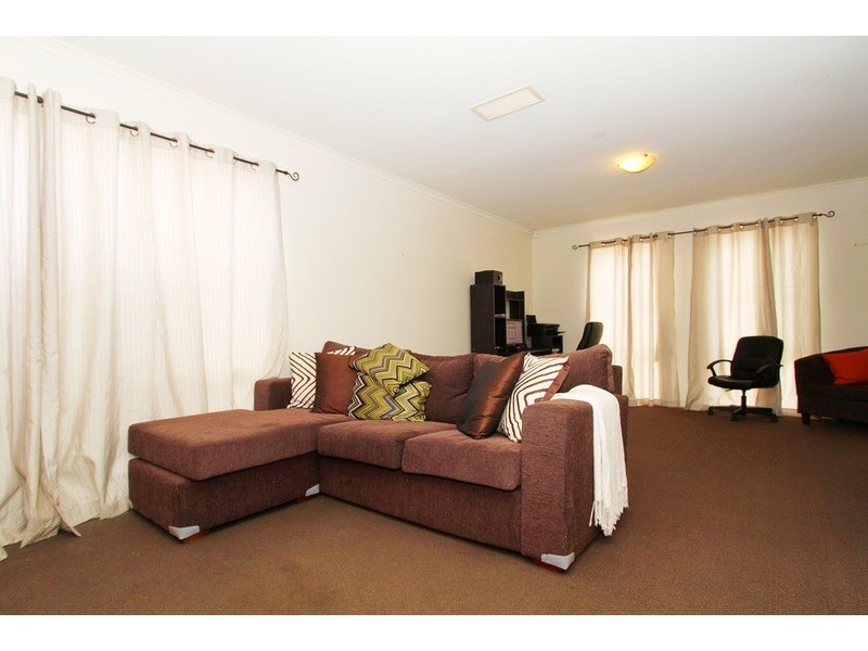 34 Saronvale Crescent, Hillside VIC 3037