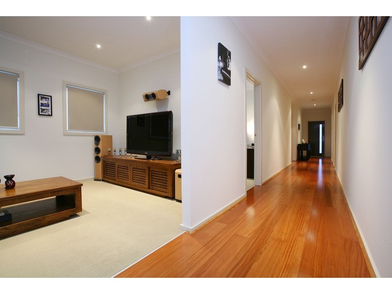 12 Ashbury Grove, Hillside VIC 3037