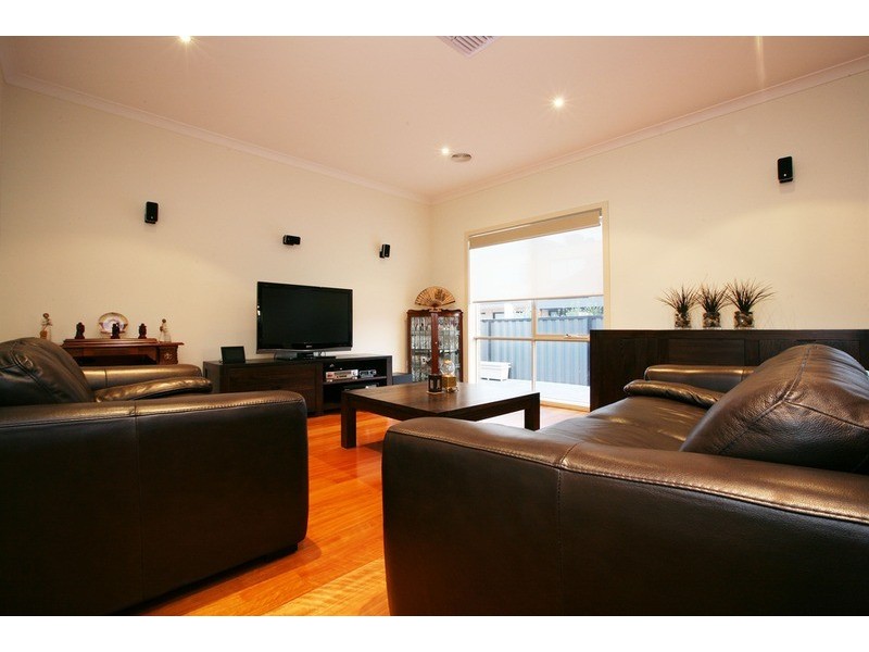 12 Ashbury Grove, Hillside VIC 3037