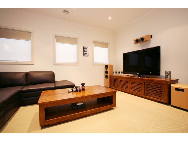 12 Ashbury Grove, Hillside VIC 3037