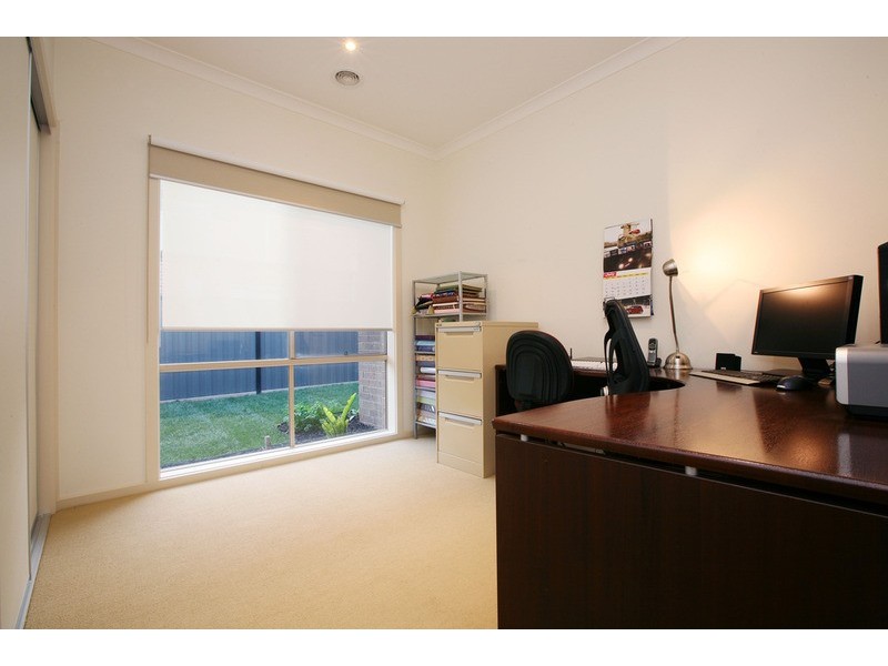 12 Ashbury Grove, Hillside VIC 3037