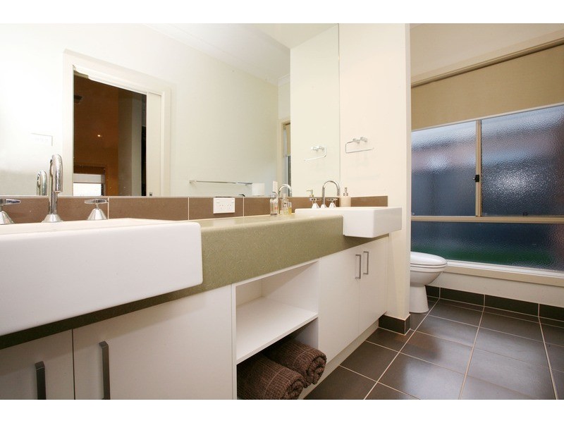 12 Ashbury Grove, Hillside VIC 3037