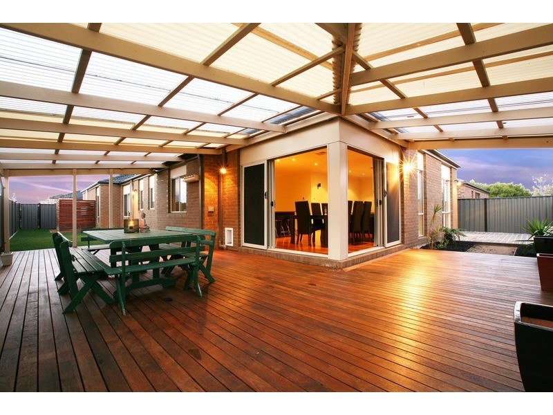 12 Ashbury Grove, Hillside VIC 3037