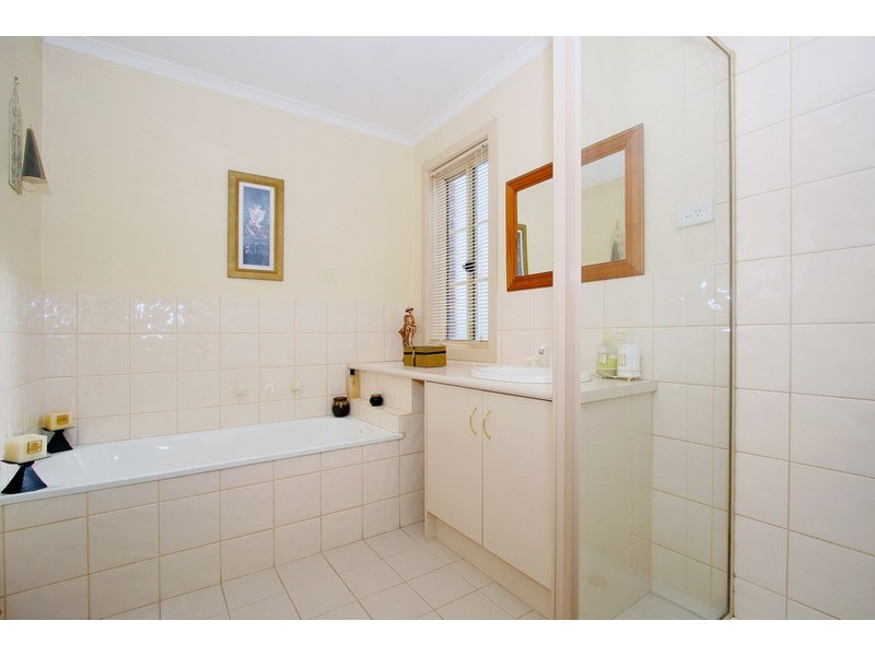 8 Village Avenue, Taylors Lakes VIC 3038
