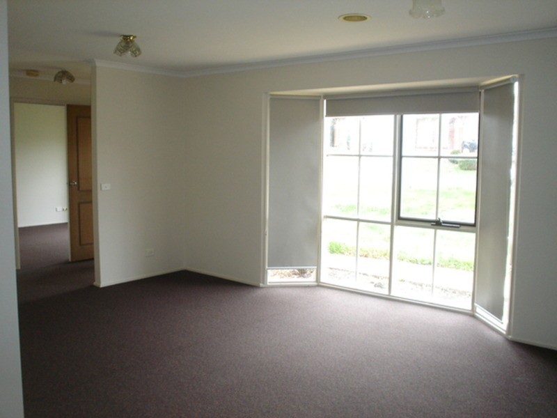 70 Saronvale Crescent, Hillside VIC 3037