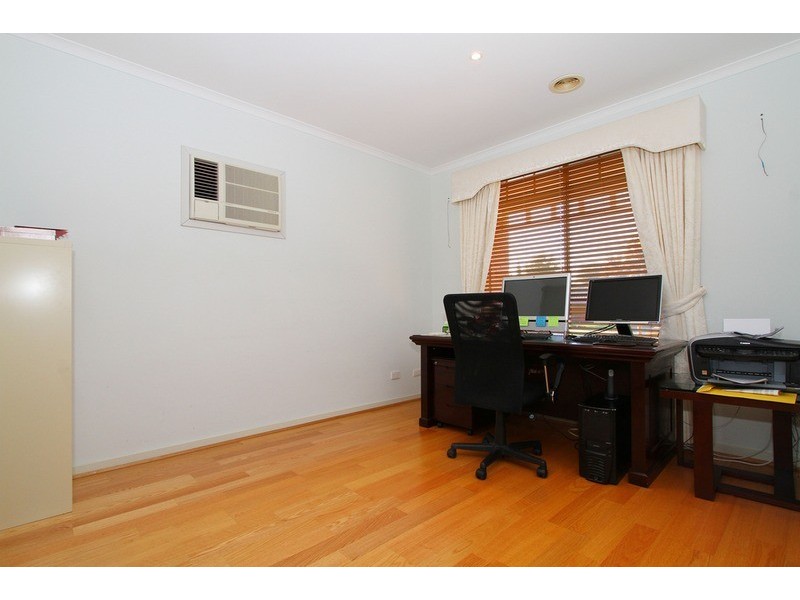 35 Meade Way, Sydenham VIC 3037