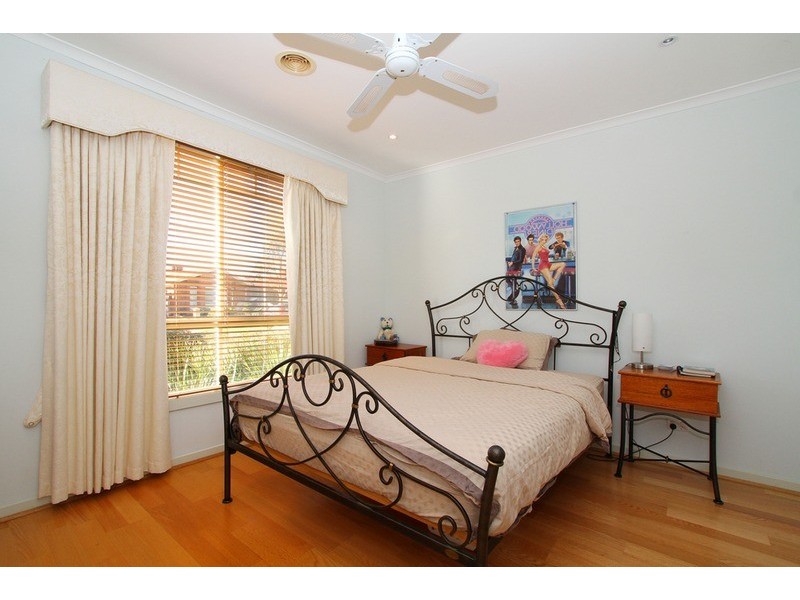 35 Meade Way, Sydenham VIC 3037