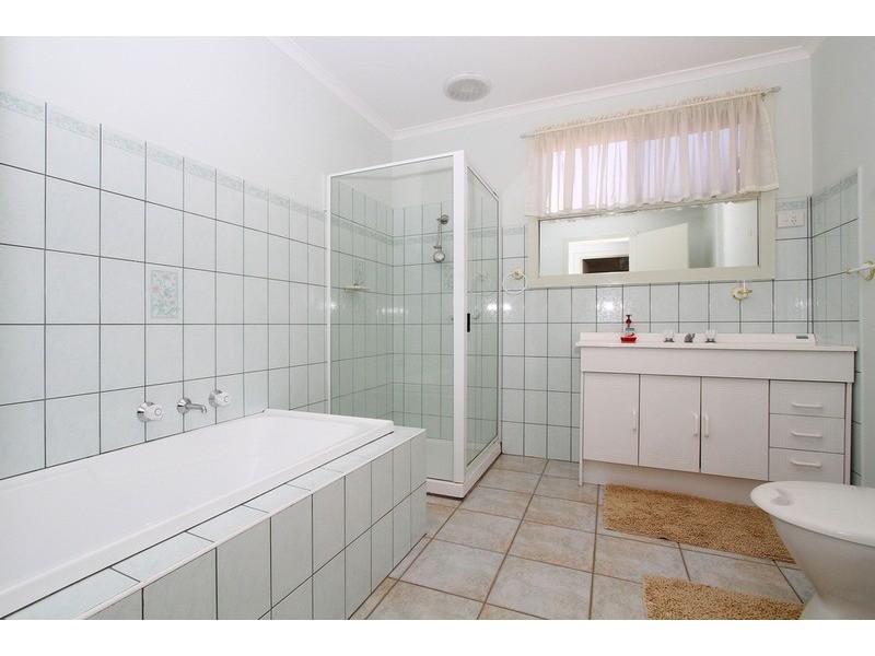 35 Meade Way, Sydenham VIC 3037