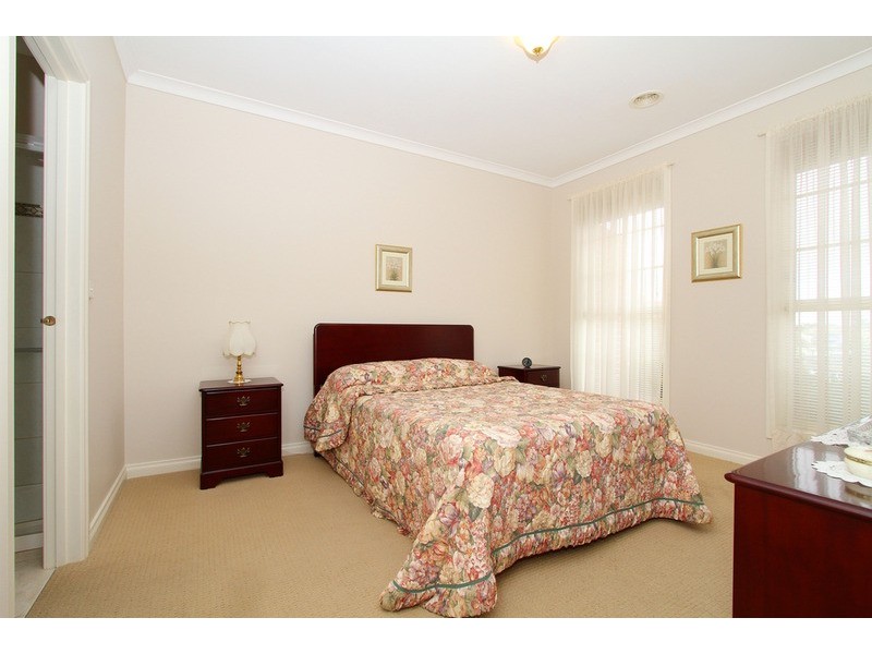 44a Saratoga Crescent, Keilor Downs VIC 3038