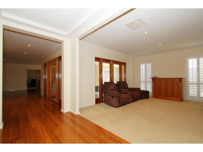 2 Savannah Court, Hillside VIC 3037