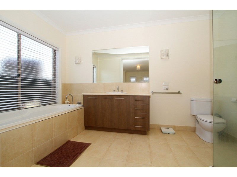 2 Savannah Court, Hillside VIC 3037