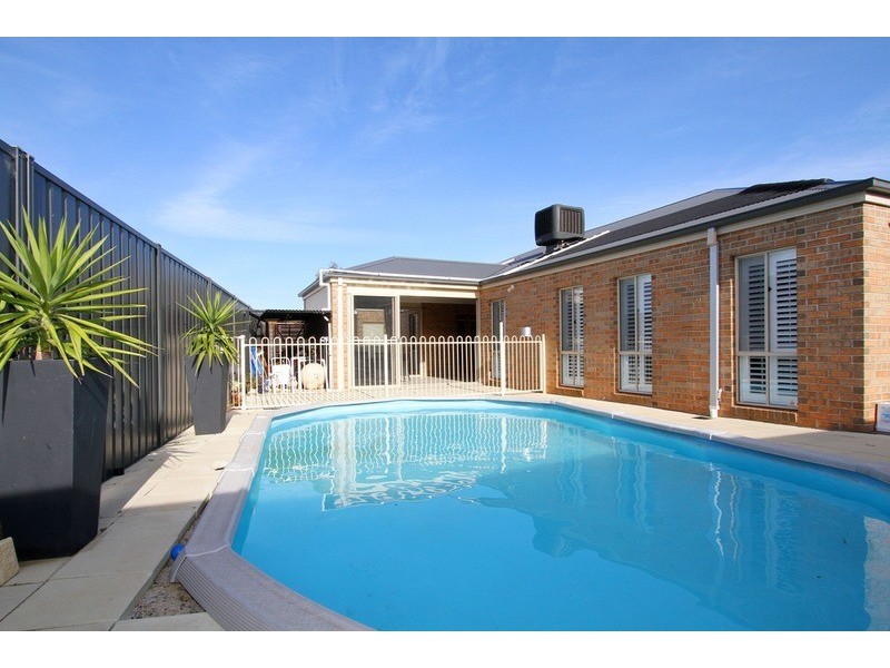 2 Savannah Court, Hillside VIC 3037