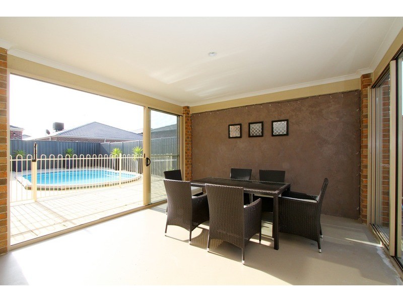 2 Savannah Court, Hillside VIC 3037