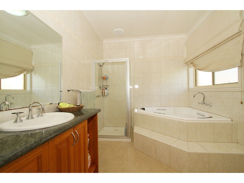 26 Pilgrim Drive, Hillside VIC 3037