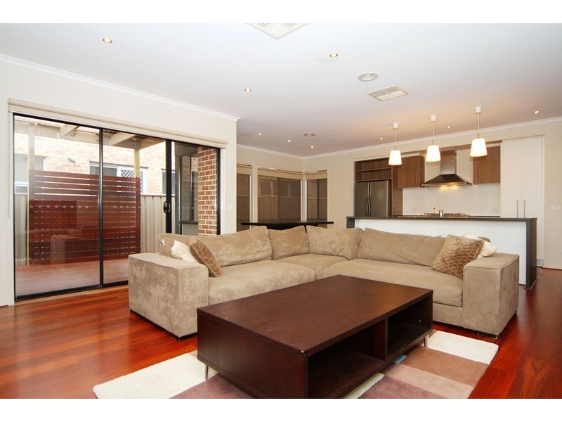 6 Matlock Street, Caroline Springs VIC 3023