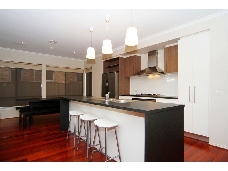 6 Matlock Street, Caroline Springs VIC 3023