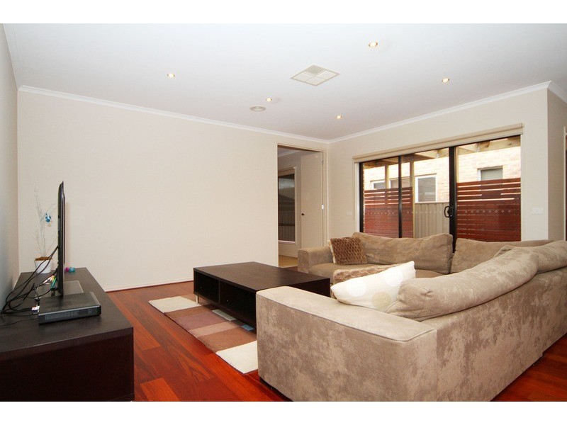 6 Matlock Street, Caroline Springs VIC 3023