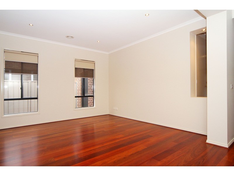 6 Matlock Street, Caroline Springs VIC 3023