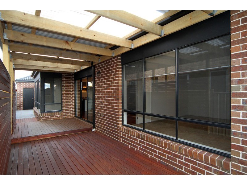 6 Matlock Street, Caroline Springs VIC 3023