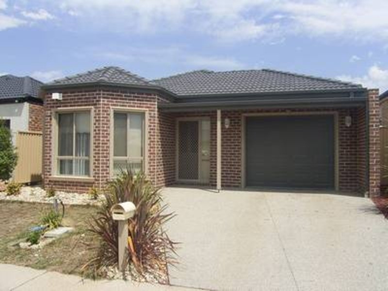 13 Deepdene Street, Caroline Springs VIC 3023