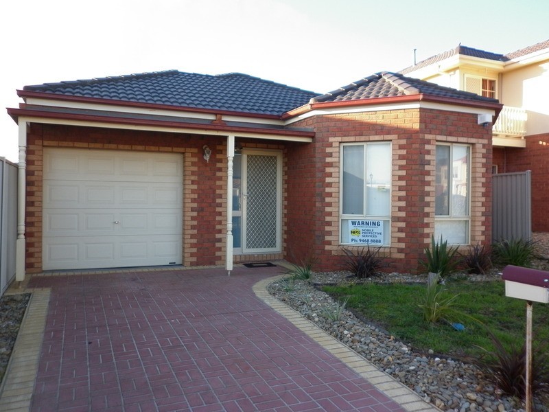 14 Edgbaston Parade, Caroline Springs VIC 3023