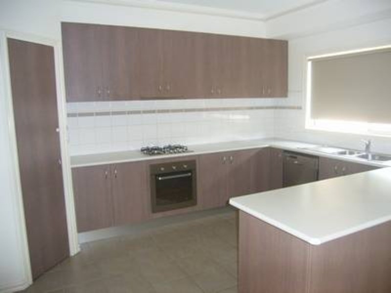 13 Deepdene Street, Caroline Springs VIC 3023