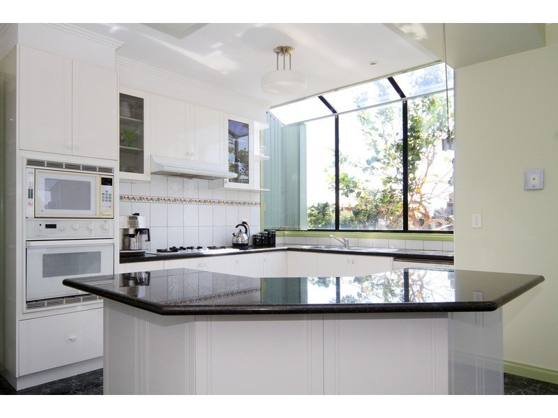 118 Chichester Drive, Taylors Lakes VIC 3038