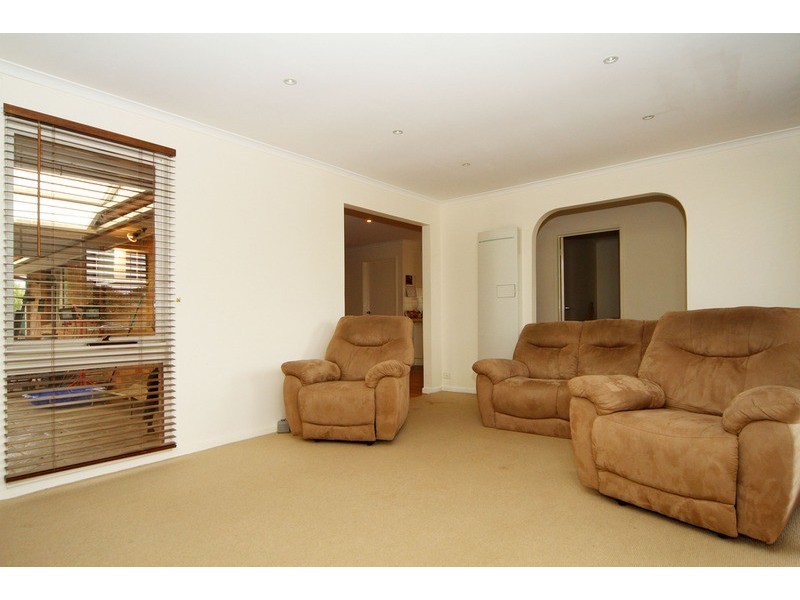 11 Yanchep Court, Taylors Lakes VIC 3038