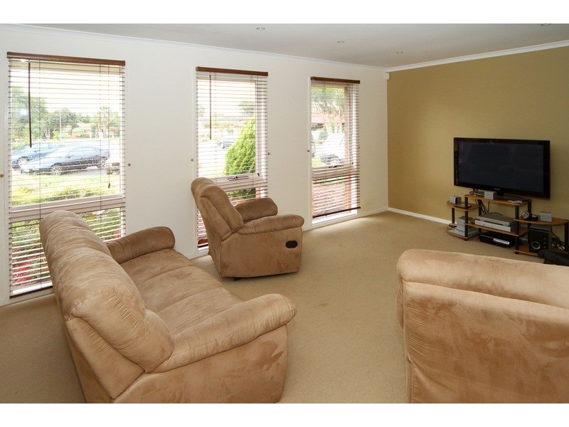 11 Yanchep Court, Taylors Lakes VIC 3038