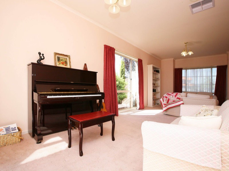 7 Thorogood  Court, Taylors Lakes VIC 3038