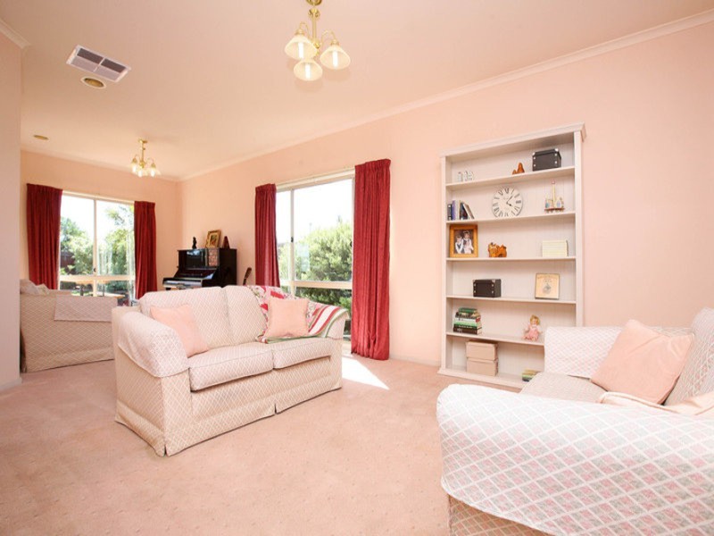 7 Thorogood  Court, Taylors Lakes VIC 3038