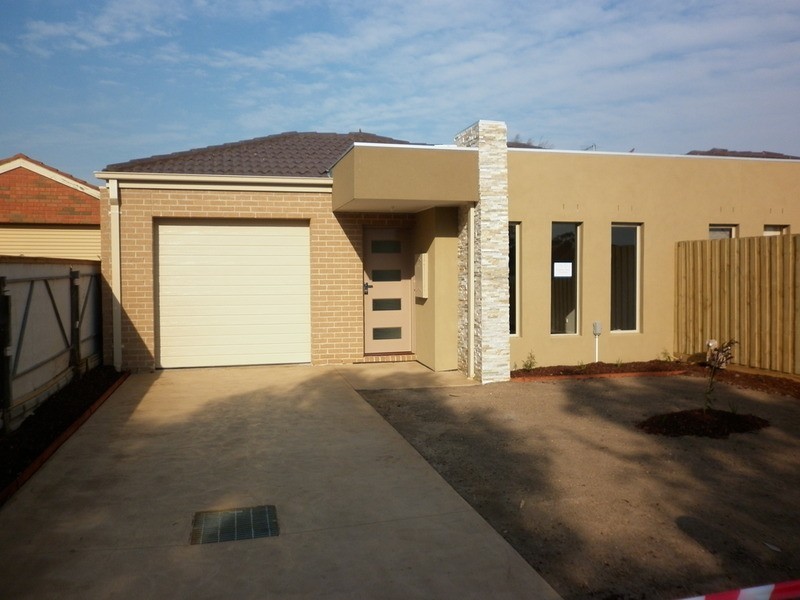 13 Kingsley Place, Delahey VIC 3037