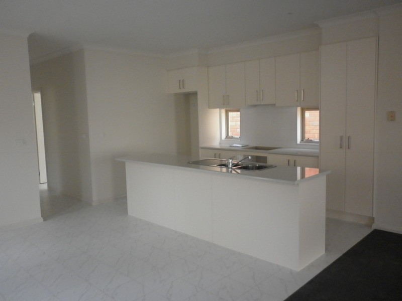 13 Kingsley Place, Delahey VIC 3037