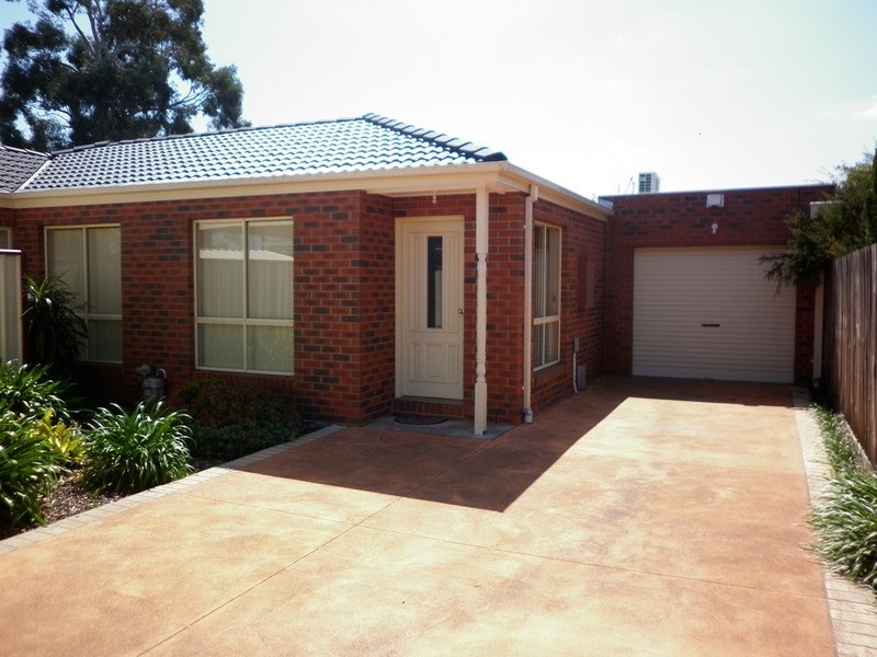 2/60 Ralph Avenue, St Albans VIC 3021