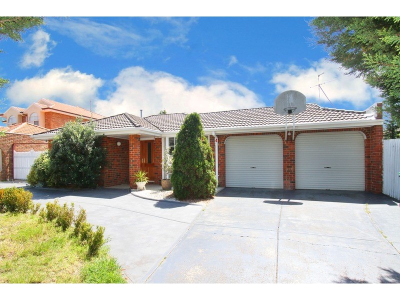 4 Oates  Court, Taylors Lakes VIC 3038