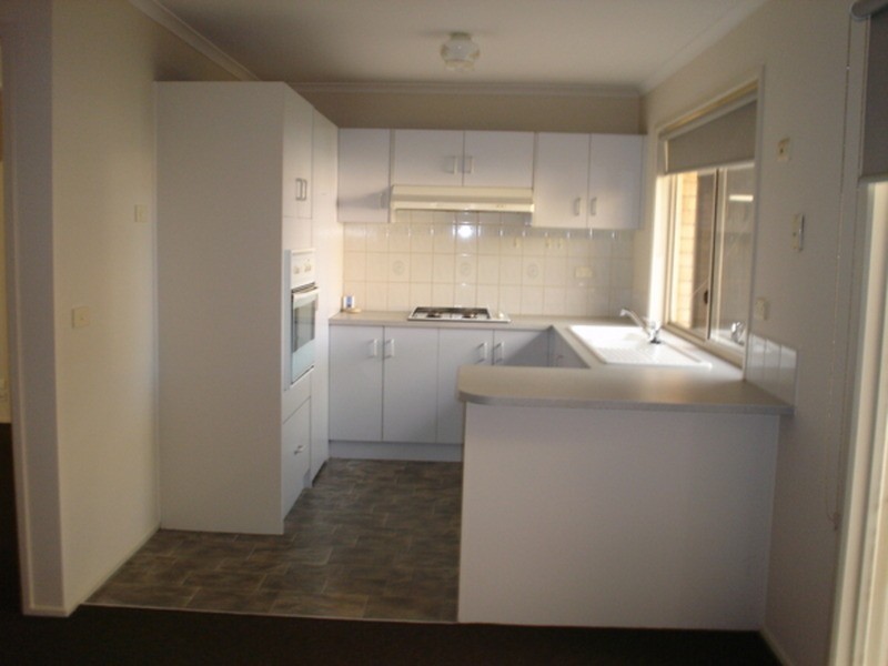 70 Saronvale Crescent, Hillside VIC 3037