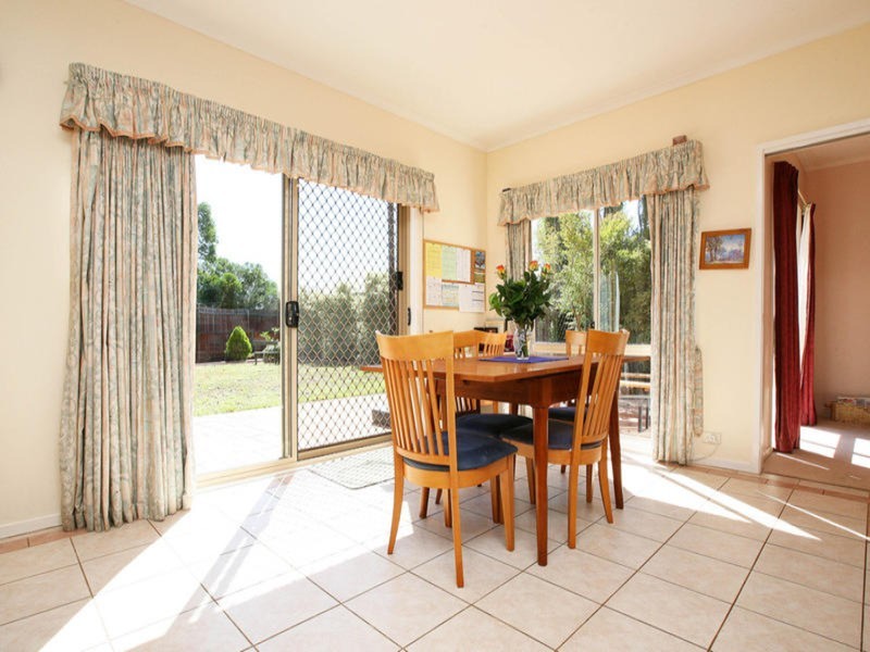 7 Thorogood  Court, Taylors Lakes VIC 3038