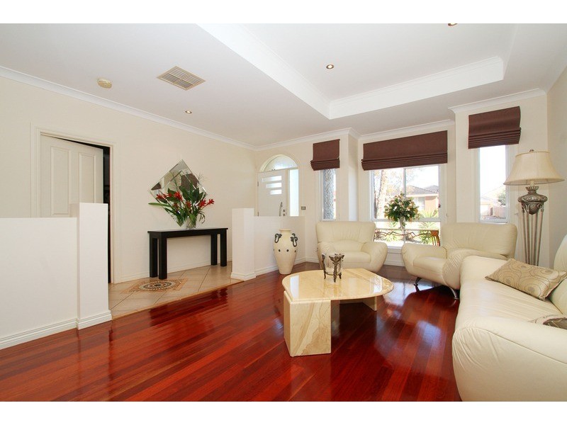 18 Tintaldra Drive, Taylors Lakes VIC 3038