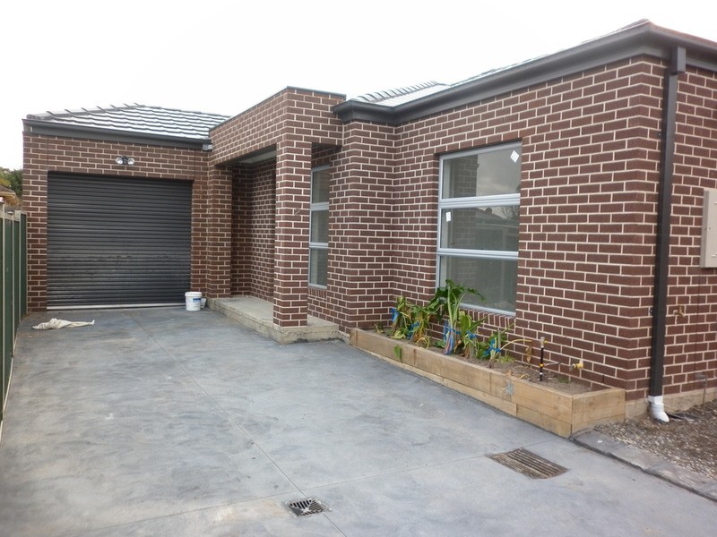 2/75 Ivanhoe Street, St Albans VIC 3021