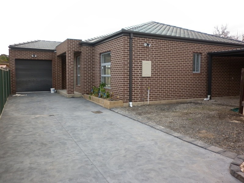 2/75 Ivanhoe Street, St Albans VIC 3021