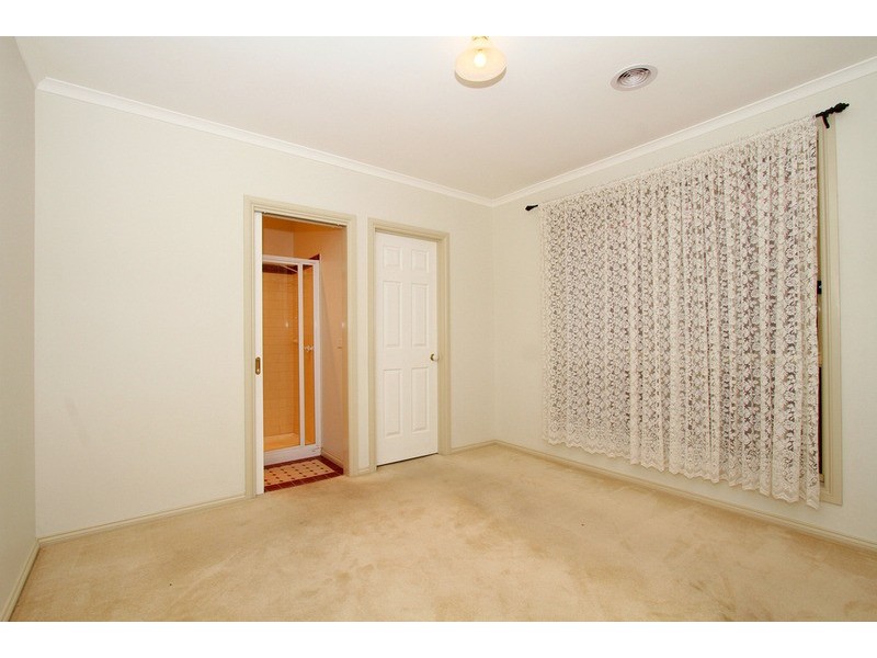 2/12 Gibson Court, Sydenham VIC 3037