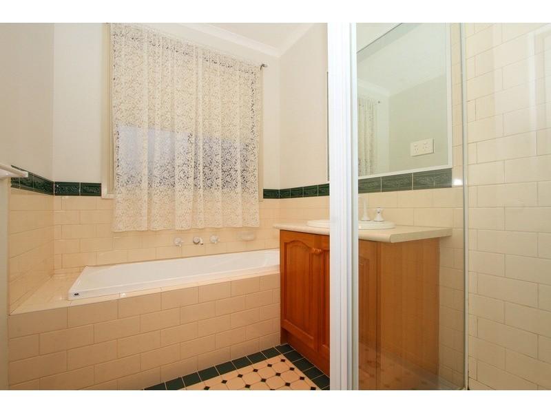 2/12 Gibson Court, Sydenham VIC 3037