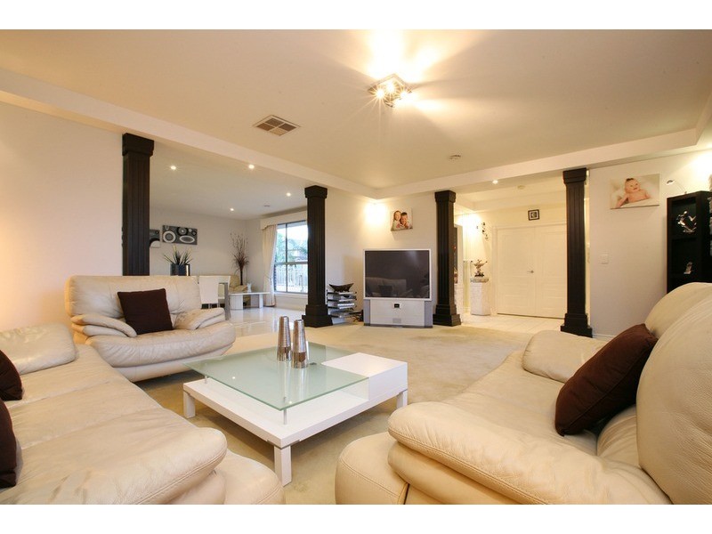 55 The Regency, Hillside VIC 3037