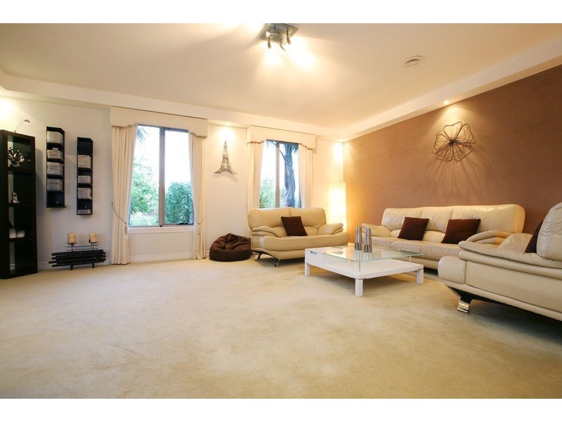 55 The Regency, Hillside VIC 3037